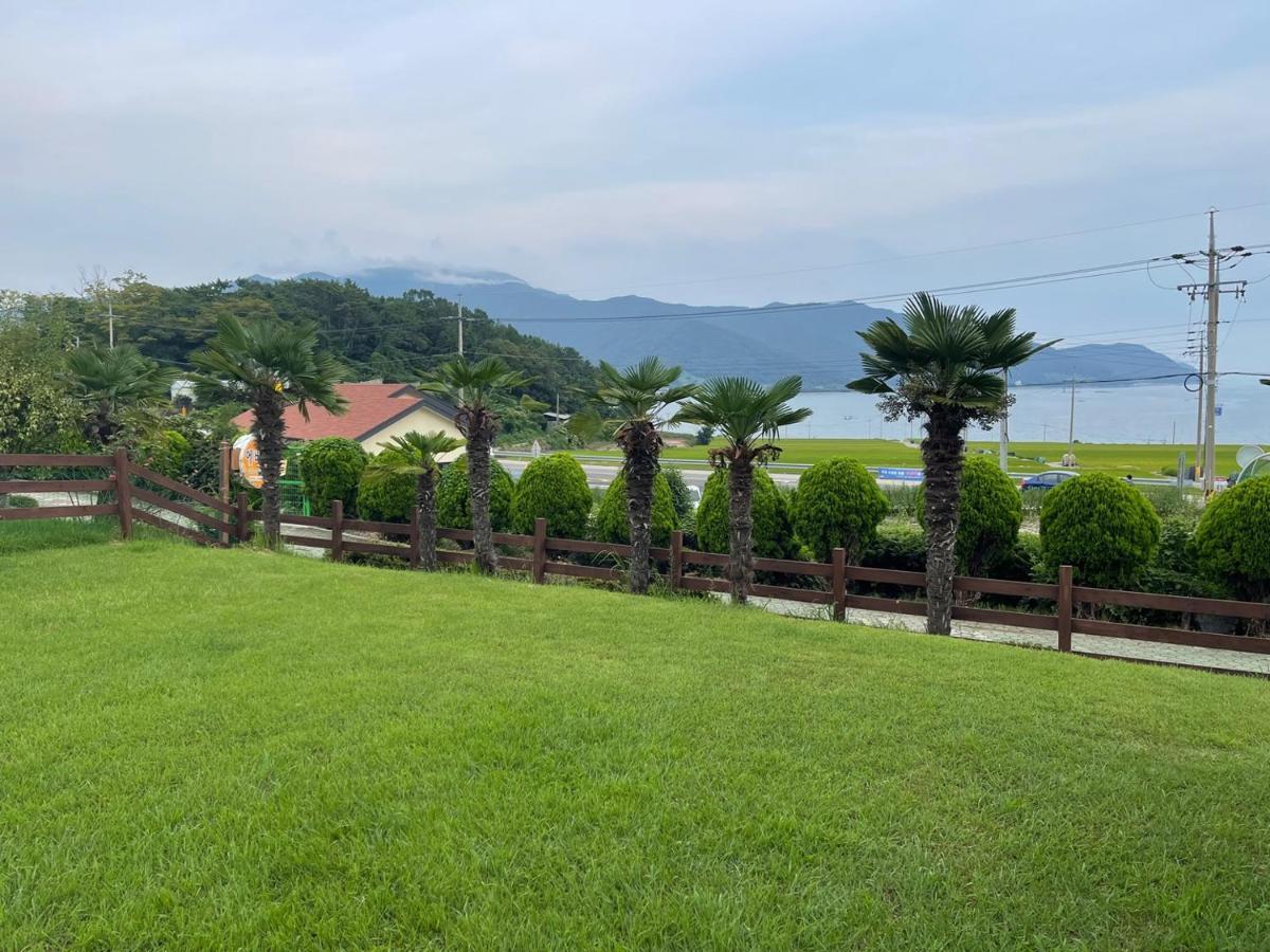 American Village Pension Manoa Намхе Екстериор снимка